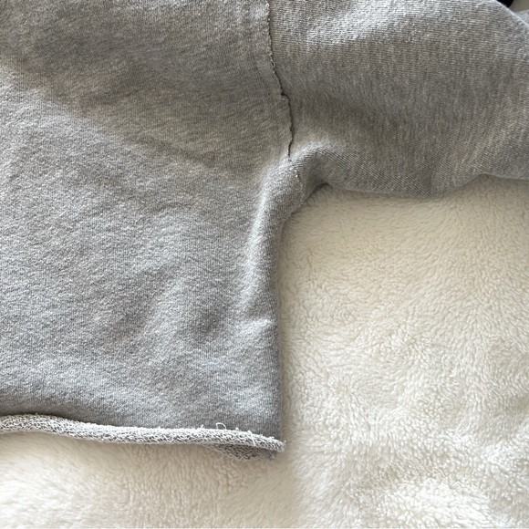 Cropped Sweatshirt 🩶 - Picture 5 of 7
